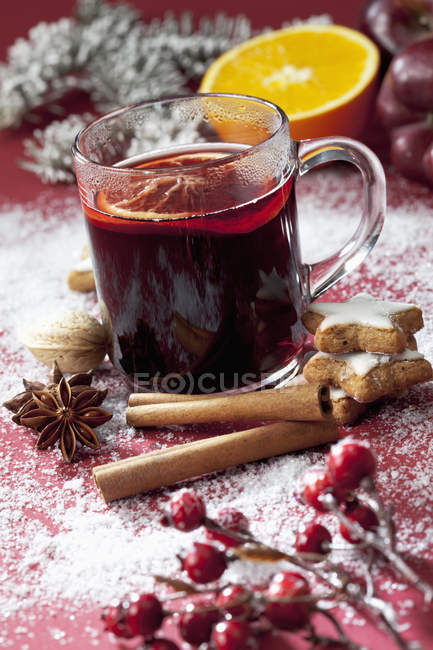 Glass of mulled wine with slice of orange — Stock Photo