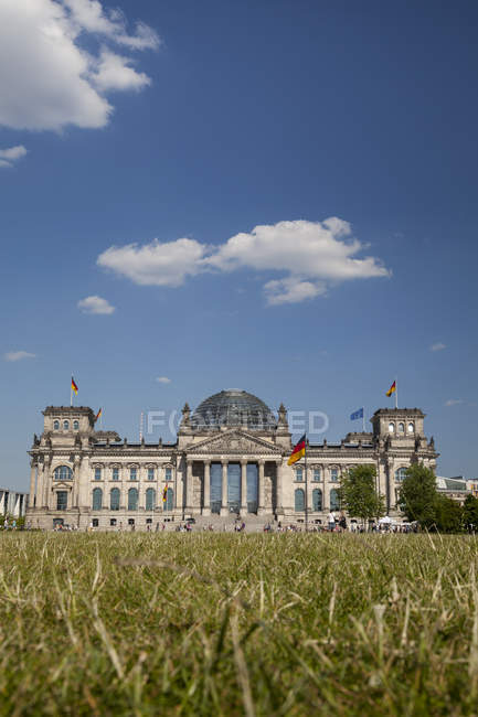 Germany, Berlin, Berlin-Tiergarten, Reichstag building, surface level — Stock Photo