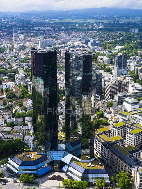 Deutschland, Hessen, Frankfurt, Blick auf Gebäude der Deutschen Bank und Stadt von oben — Stockfoto