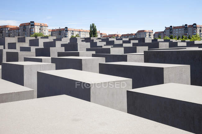 Germania, Berlino, Memoriale dell'Olocausto, Stele di cemento contro il cielo — Foto stock
