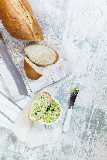 Wild garlic butter and french bread, closeup — Stock Photo