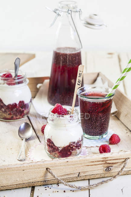Granola dessert with raspberries, yoghurt, quinoa and iced hibiscus infusion with Chia — Stock Photo