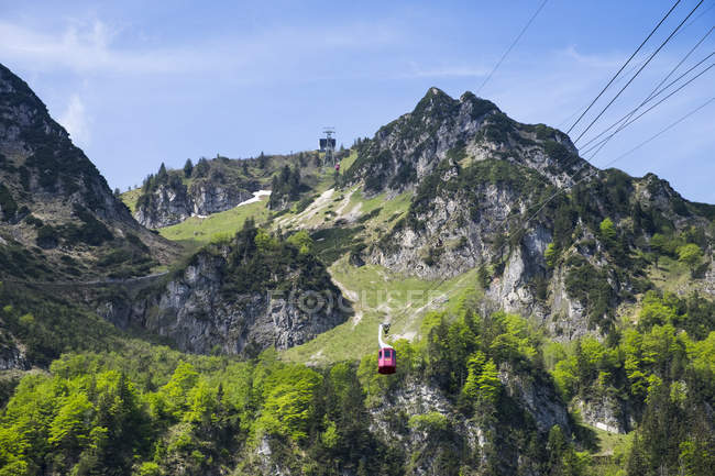 Alemanha, Baviera, Chiemgau Alps, Hochfelln e Hochfelln teleférico — Fotografia de Stock