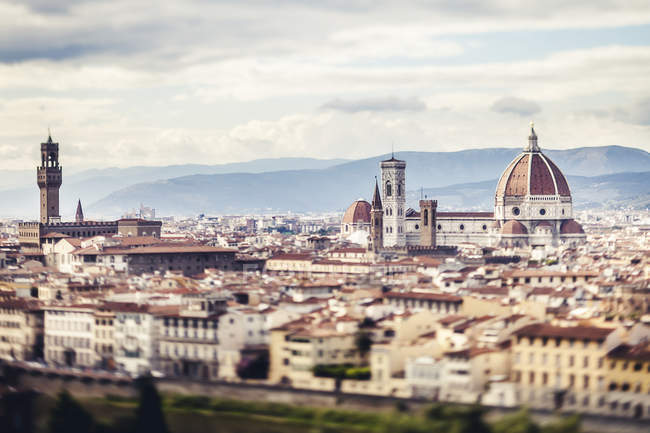 Itália, Toscana, Florença, Vista aérea da cidade com Palazzo Vecchio e catedral Santa Maria del Fiore — Fotografia de Stock