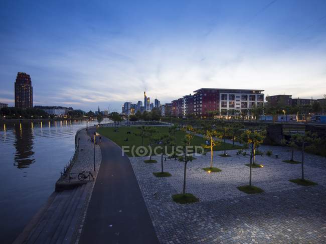 Allemagne, Hesse, Francfort, Ostende et skyline de Francfort — Photo de stock