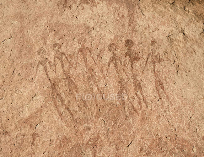 África, Namibia, montañas de Erongo, pintura rupestre prehistórica en la cueva de Paula - foto de stock