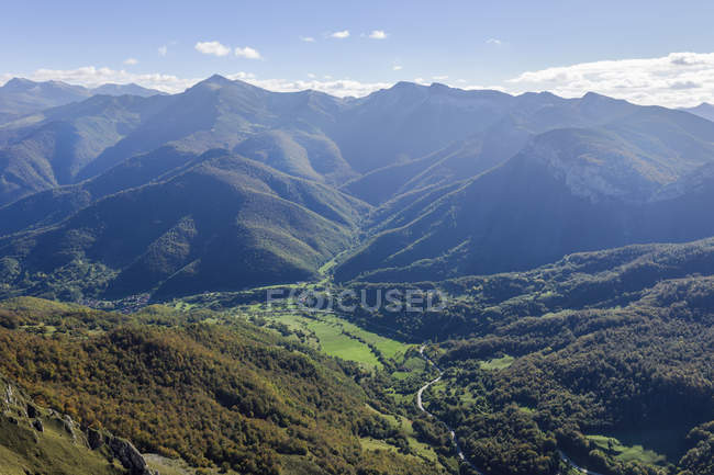Spanien, Kantabrien, Picos de Europa Nationalpark, Blick von der Bergstation el cable — Stockfoto
