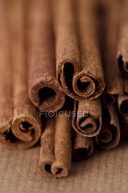Pile of cinnamon sticks, close-up — Stock Photo