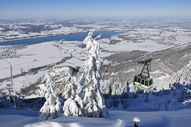 Germania, Baviera, Teleferica sul Lago Forggensee durante il giorno — Foto stock