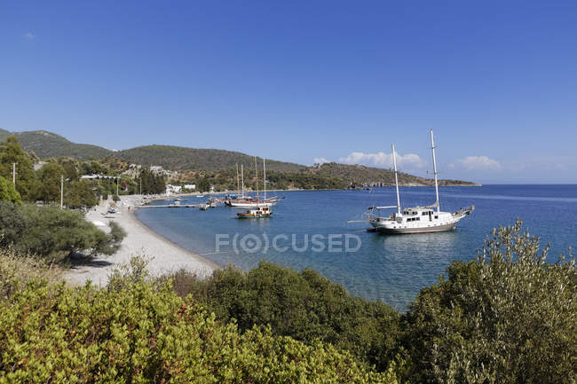 Türkei, Mugla, Golf von Gokova, Boote in Hurma Bay — Stockfoto