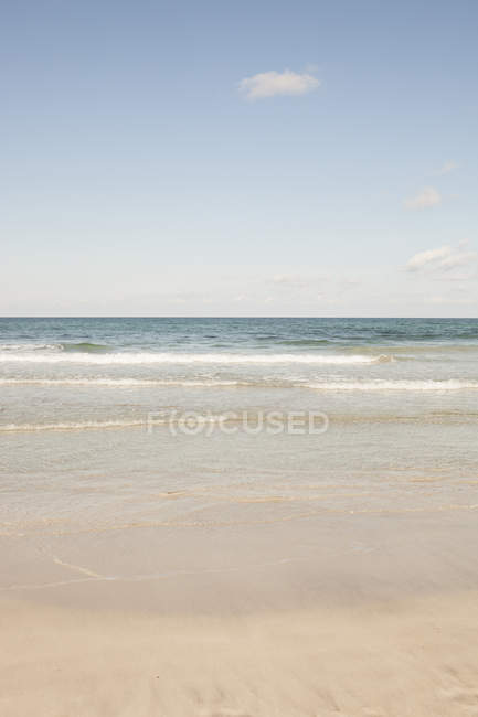 Spagna, Veduta dell'oceano sulla spiaggia — Foto stock