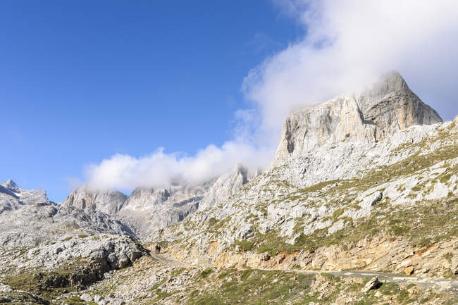 Spagna, Cantabria, Parco Nazionale Picos de Europa, Area escursionistica Los Urrieles e nuvole — Foto stock