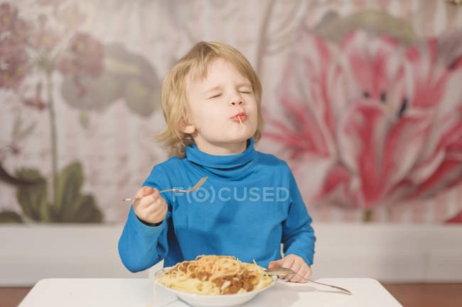 Germany, Saxony, Boy eating spaghetti with fork — Stock Photo