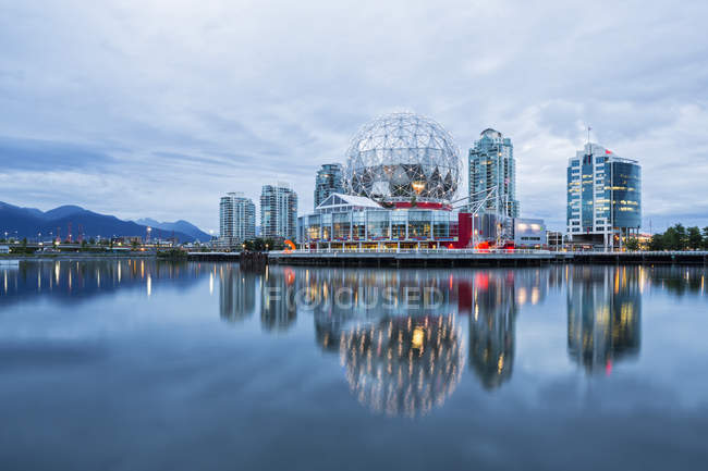 Telus World of Science, (Science World) and Downtown, False Creek,  Vancouver, British Columbia, Canada in the moody evening — Stock Photo