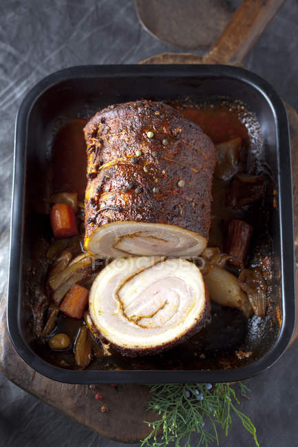 Rolled roast pork and braised vegetables in plate, close up — Stock Photo
