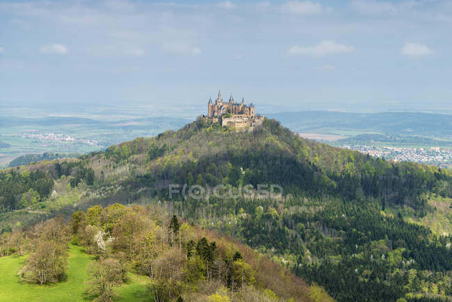 Germania, Baden Wuerttemberg, Veduta del Castello di Hohenzollern sulla collina al sole — Foto stock