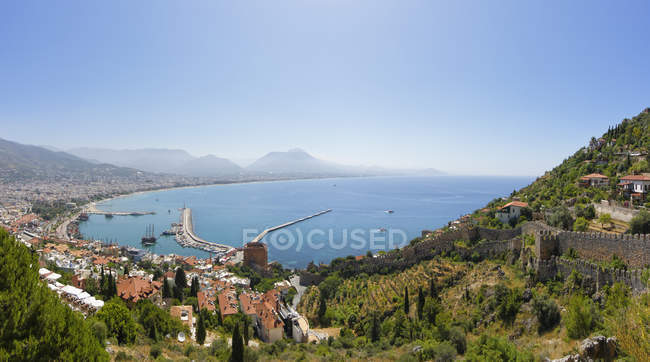 City center with harbour and Red Tower and fortification wall, Alanya, Turkish riviera, Turkey — Stock Photo