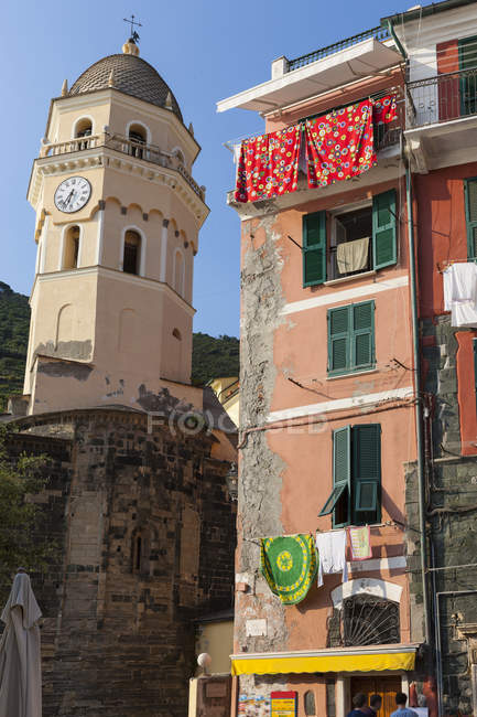 Italy, Cinque Terre, View of Vernazza at daytime — Stock Photo