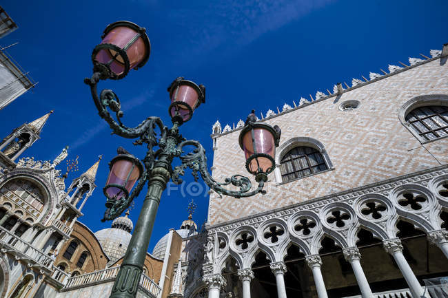 St. Marks Cathedral and street lantern, Italy, Venice, Doges Palace — Stock Photo