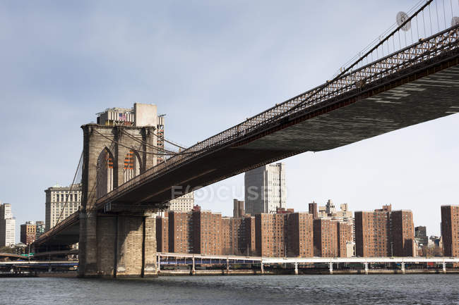 Veduta del ponte di Brooklyn al mattino, Manhattan, New York, USA — Foto stock