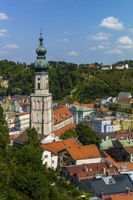 Alemanha, Baviera, Burghausen, Cityscape com igreja paroquial St.Jakob vista aérea — Fotografia de Stock