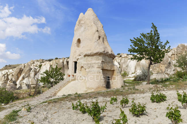 Turkey, Eastern Anatolia, Cappadocia, Fairy chimney at Goereme National Park, El Nazar Kilise, El Nazar Church in Goereme — Stock Photo