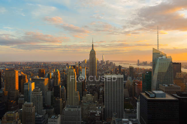 Malerische Ansicht Von Manhattan Bei Sonnenuntergang Von Oben Gesehen New York City Usa Reiseziel Sonnenlicht Stock Photo