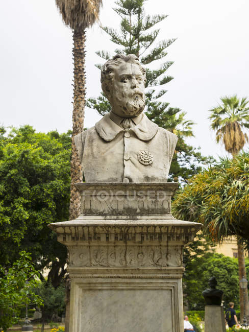 Italy, Sicily, Palermo, France Scoriso bust in Park Garibaldi — Stock Photo