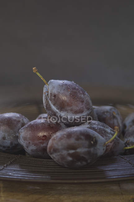 Close-up of fresh ripe plums on dark background — Stock Photo