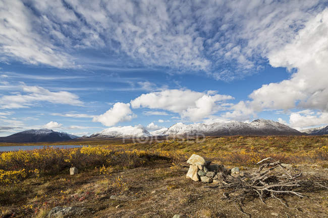 Paesaggio lungo Denali Highway in autunno con Alaska Range, Alaska, USA — Foto stock