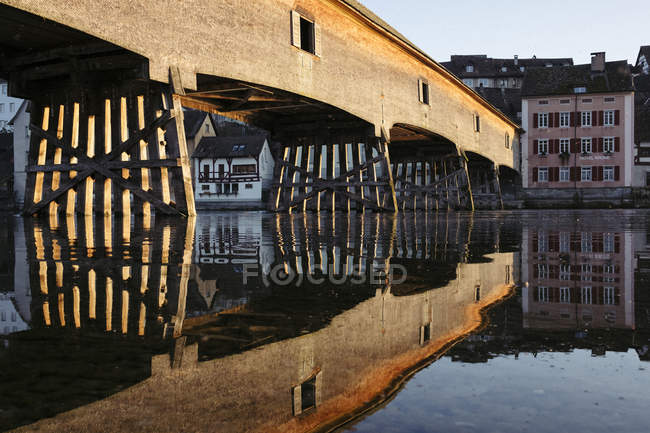 Германия, Вюртемберг, деревянный мост между Гайе и Озилом в Швейцарии — стоковое фото