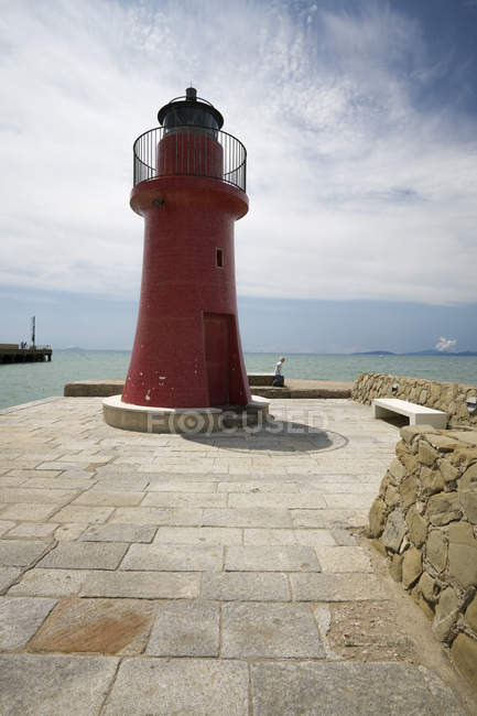 Italy, Tuscany, Castiglione della Pescaia, Lighthouse at harbour — Stock Photo