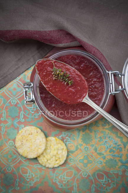 Preserving jar of beetroot potato soup with spoon on cloth — Stock Photo