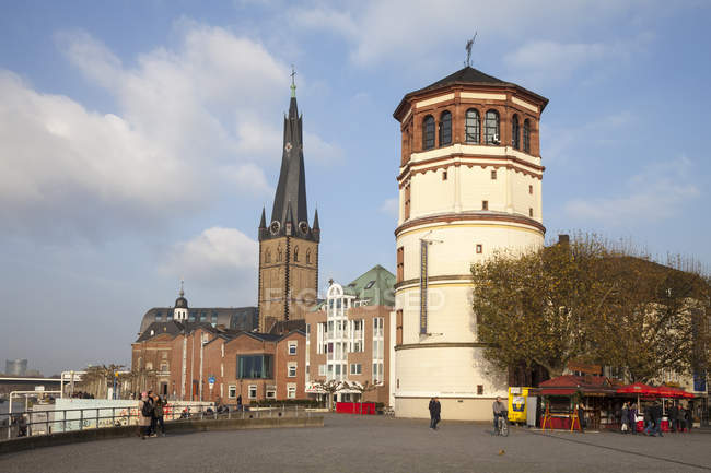 Alemanha, Renânia do Norte-Vestefália, Duesseldorf, Burgplatz, Castle Tower, Shipping Museum, Lambertus Church — Fotografia de Stock