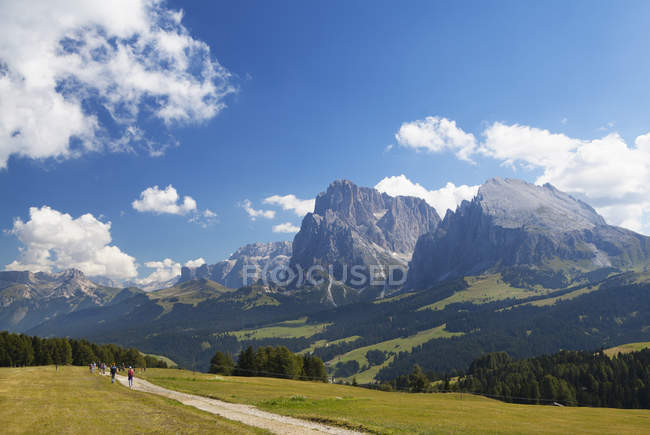 Itália, Tirol do Sul, Seiseralm e grupo Langkofel — Fotografia de Stock
