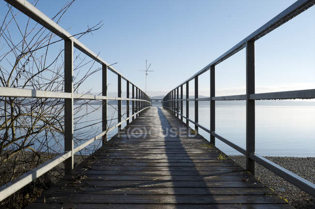 Germany, Baden-Wuerttemberg, Constance District, Lake Constance, wooden boardwalk — Stock Photo