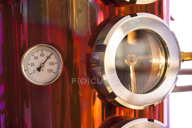 Distilleria per acquaviti di frutta, primo piano — Foto stock