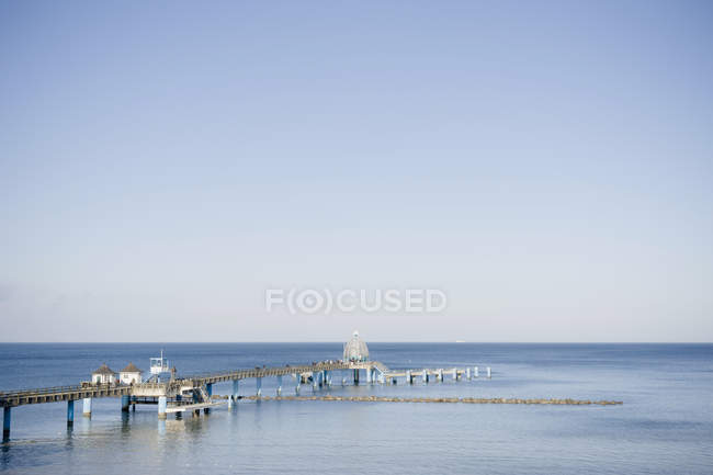 Allemagne, Mecklembourg-Poméranie occidentale, Ruegen, Gross Zicker, pont maritime à la station baltique de Sellin — Photo de stock