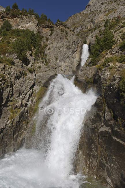 Spagna, Parco Nazionale Ordesa y Monte Perdido, Cascadas de La Larri, vista su rocce e cascate — Foto stock