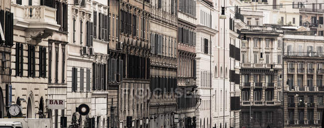 Italia, Roma, veduta degli edifici del centro storico durante il giorno — Foto stock