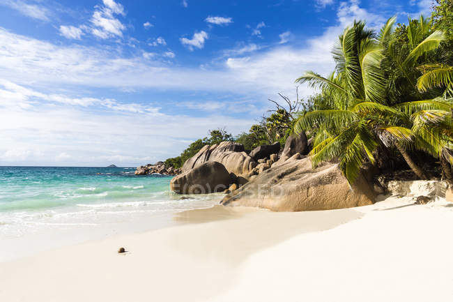 Seychelles, Praslin, formazione rocciosa sulla spiaggia Anse Lazio — Foto stock