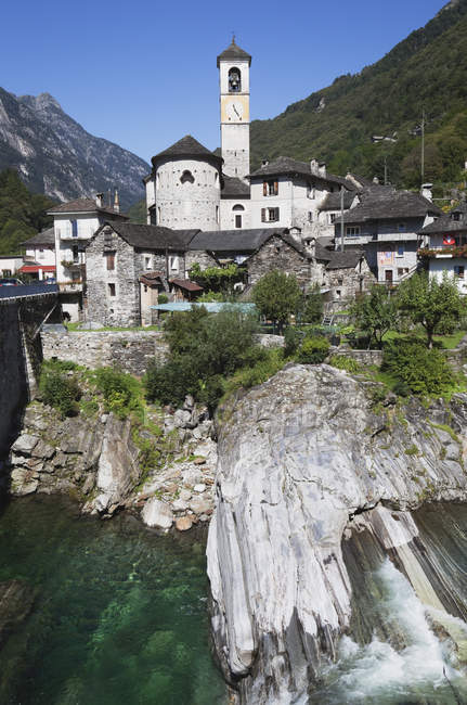 Svizzera, Veduta del paese di Lavertezzo — Foto stock