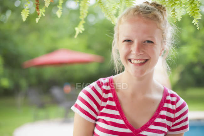 Portrait of smiling Teenage girl outdoors — Stock Photo
