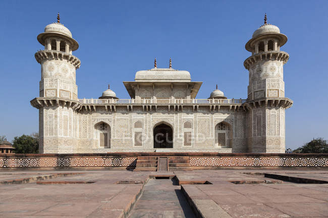 India, Uttar Pradesh, Agra, Veduta della tomba di Itimad-ud-Daulah contro il cielo — Foto stock