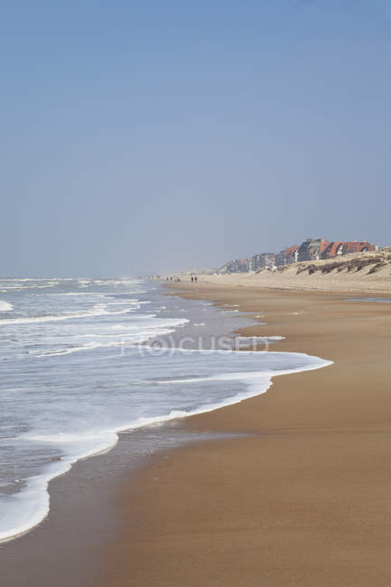 Bélgica, Vista da praia, Blankenberge cidade no fundo — Fotografia de Stock