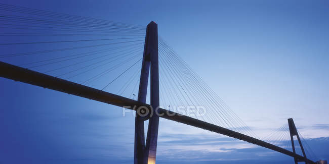 Canada, British Columbia, Vancouver, Ponte moderno contro il cielo — Foto stock