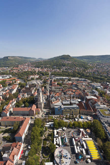 Alemania, Turingia, vista aérea del paisaje urbano de Jena - foto de stock