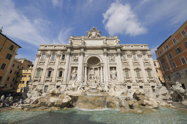 Europa, Italia, Roma, Veduta della Fontana di Trevi contro il cielo — Foto stock