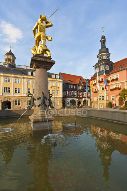 Alemania, Turingia, Eisenach, Vista del palacio en el mercado - foto de stock
