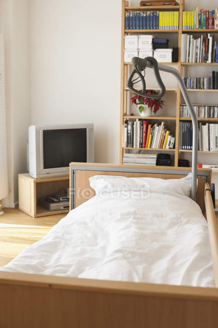 Medical bed in apartment room — Stock Photo